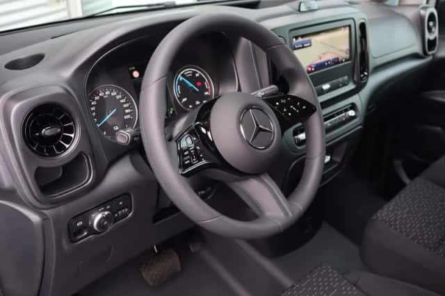 Mercedes-Benz eVito (2026) thumbnail 3