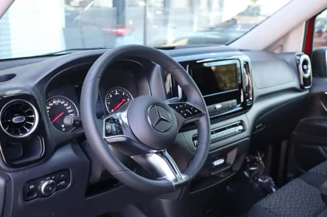 Mercedes-Benz Vito (2026) thumbnail 3