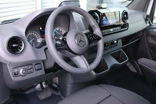 Mercedes-Benz eSprinter (2026) thumbnail 2