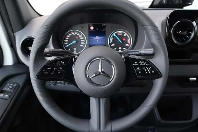 Mercedes-Benz eSprinter (2026) thumbnail 4