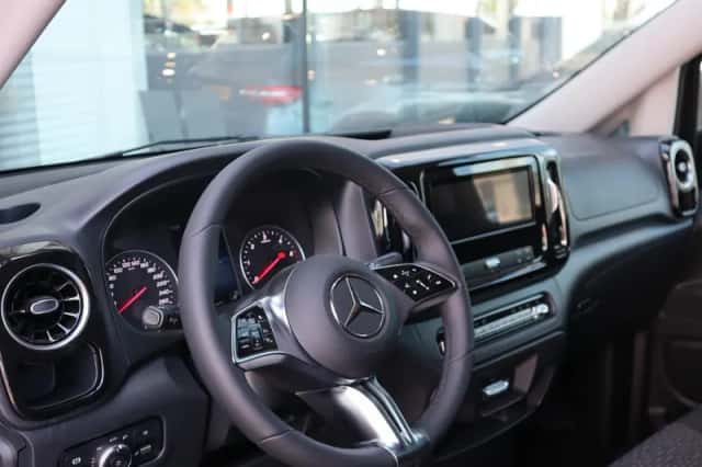 Mercedes-Benz Vito (2026) thumbnail 3