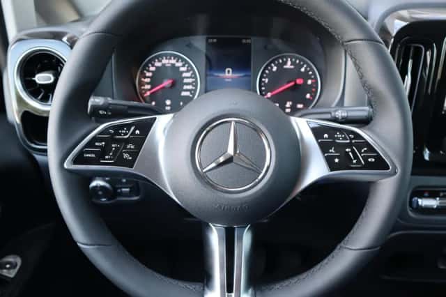 Mercedes-Benz Vito (2026) thumbnail 6
