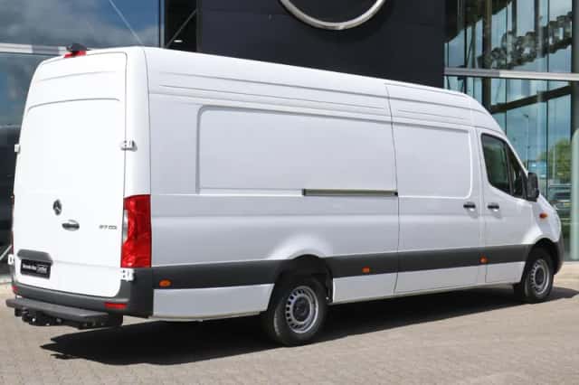 Mercedes-Benz Sprinter (2024) thumbnail 2