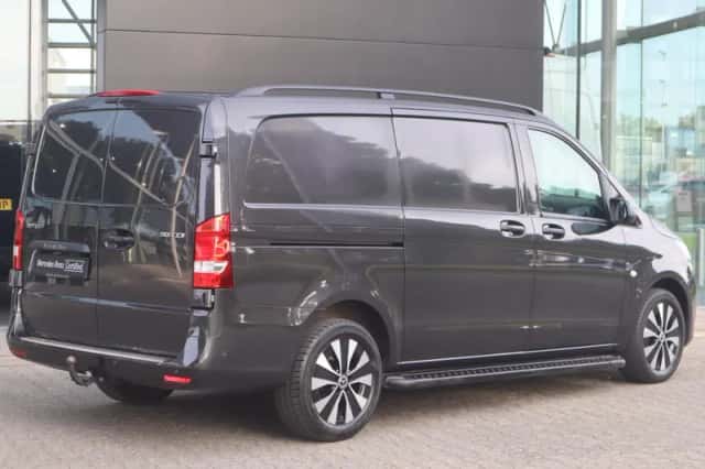 Mercedes-Benz Vito (2024) thumbnail 2