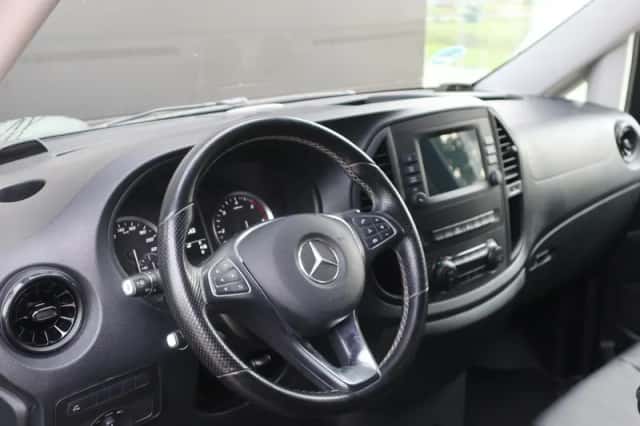 Mercedes-Benz Vito (2024) thumbnail 3