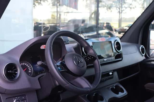 Mercedes-Benz Sprinter (2026) thumbnail 3