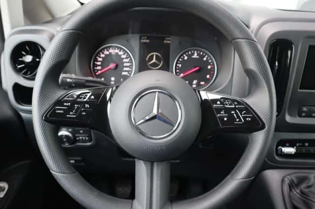 Mercedes-Benz Vito (2024) thumbnail 5