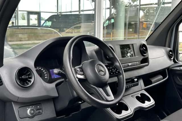 Mercedes-Benz Sprinter (2024) thumbnail 3