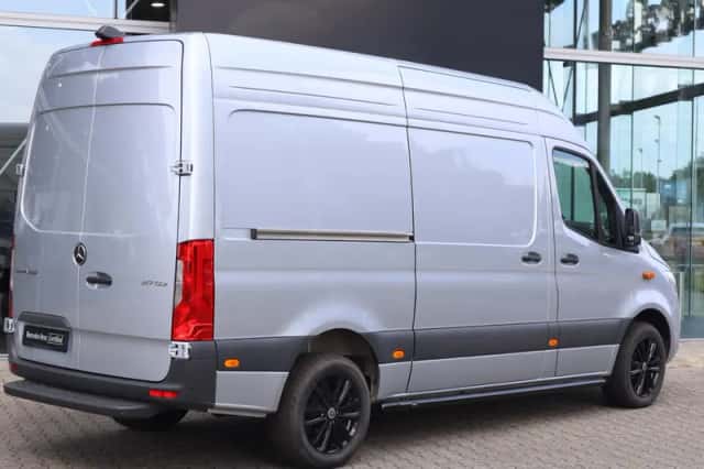 Mercedes-Benz Sprinter (2024) thumbnail 2