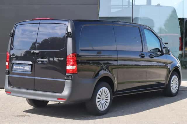Mercedes-Benz Vito (2024) thumbnail 2