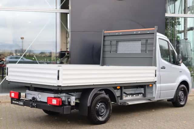 Mercedes-Benz eSprinter (2025) thumbnail 2