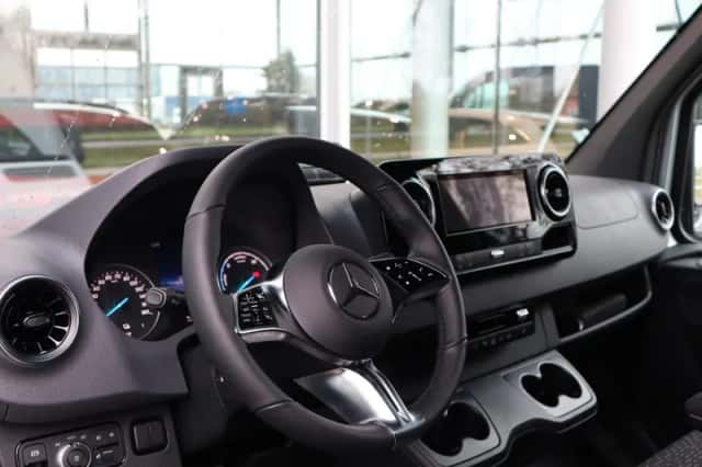 Mercedes-Benz eSprinter (2025) thumbnail 3
