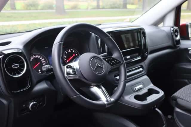 Mercedes-Benz Vito (2024) thumbnail 3