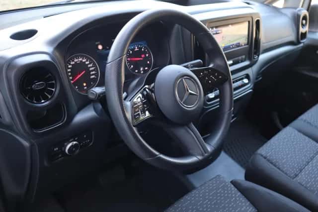 Mercedes-Benz Vito (2024) thumbnail 4