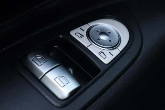 Mercedes-Benz Vito (2024) thumbnail 5