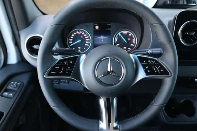 Mercedes-Benz eSprinter (2026) thumbnail 5