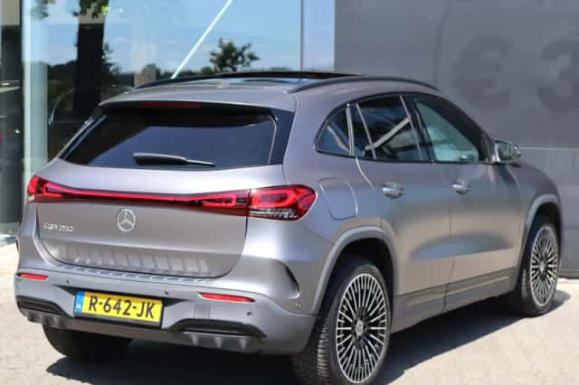 Mercedes-Benz EQA (2022) thumbnail 2