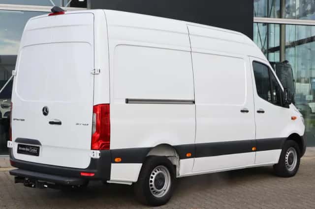 Mercedes-Benz Sprinter (2024) thumbnail 2
