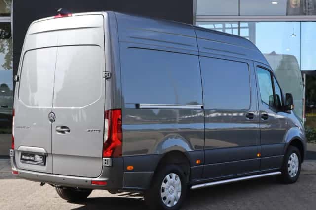 Mercedes-Benz Sprinter (2026) thumbnail 2