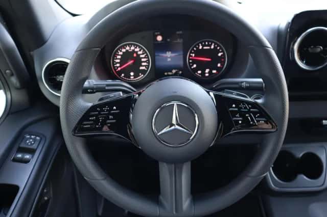 Mercedes-Benz Sprinter (2026) thumbnail 6