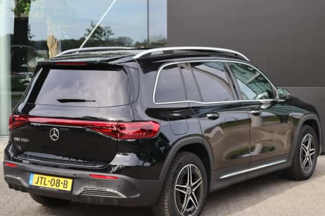 Mercedes-Benz EQB (2026) thumbnail 2