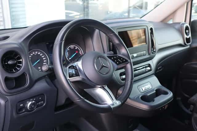 Mercedes-Benz eVito (2024) thumbnail 3