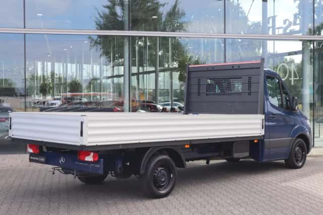 Mercedes-Benz Sprinter (2023) thumbnail 2