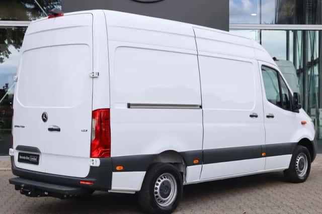 Mercedes-Benz Sprinter (2024) thumbnail 2