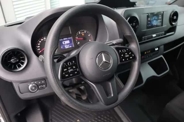 Mercedes-Benz Sprinter (2024) thumbnail 3