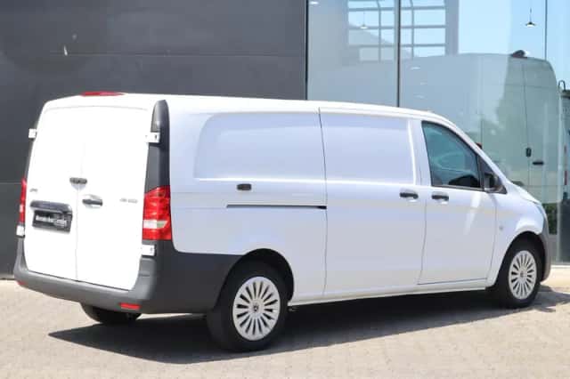 Mercedes-Benz Vito (2024) thumbnail 3