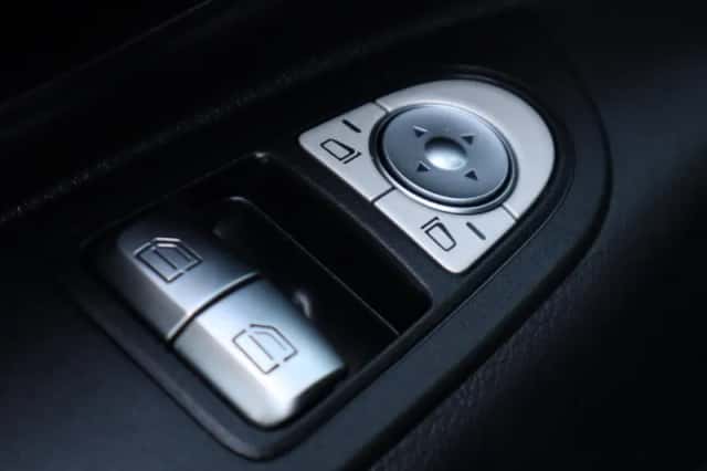 Mercedes-Benz Vito (2024) thumbnail 5