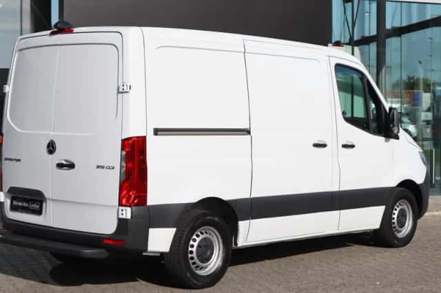 Mercedes-Benz Sprinter (2024) thumbnail 2