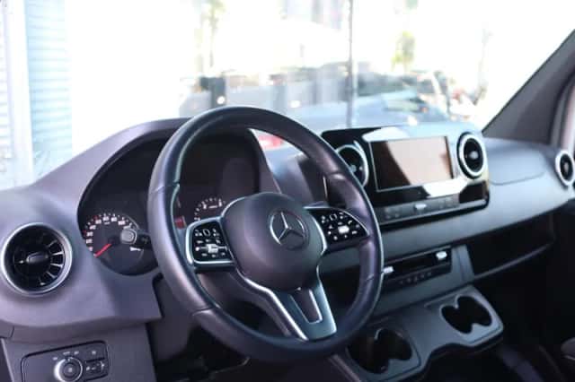 Mercedes-Benz Sprinter (2024) thumbnail 3