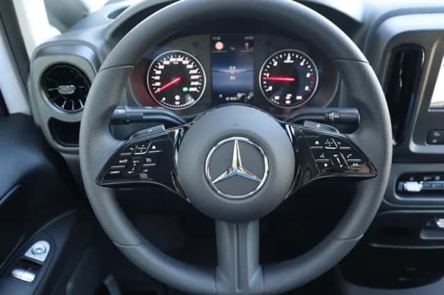 Mercedes-Benz Vito (2026) thumbnail 6