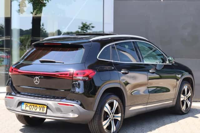 Mercedes-Benz EQA (2021) thumbnail 2
