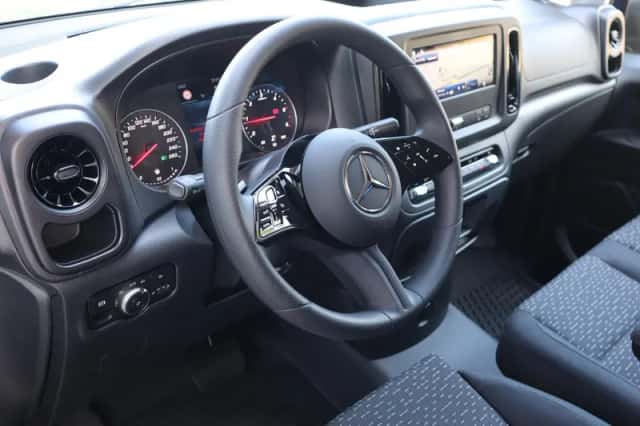 Mercedes-Benz Vito (2026) thumbnail 3