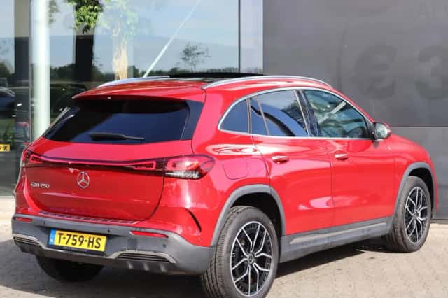 Mercedes-Benz EQA (2023) thumbnail 2