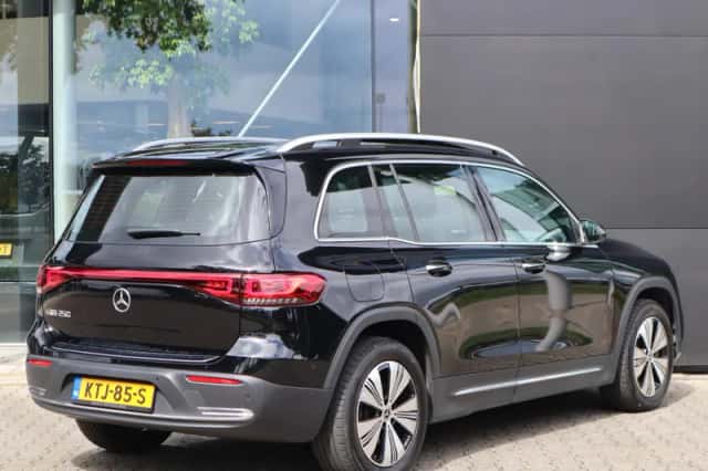 Mercedes-Benz EQB (2023) thumbnail 2