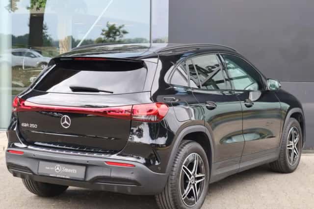 Mercedes-Benz EQA (2022) thumbnail 2