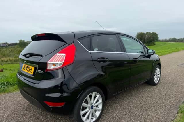 Ford Fiesta (2016) thumbnail 6