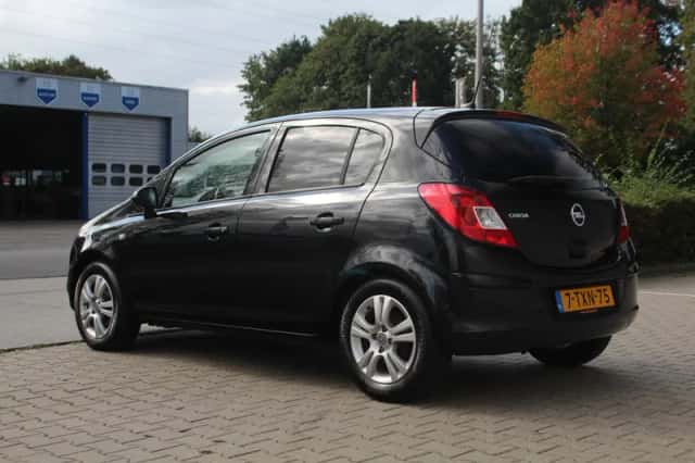Opel Corsa (2014) thumbnail 4