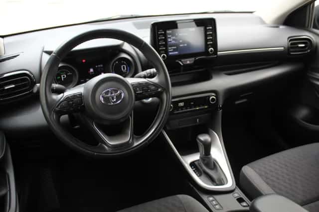 Toyota Yaris (2021) thumbnail 3