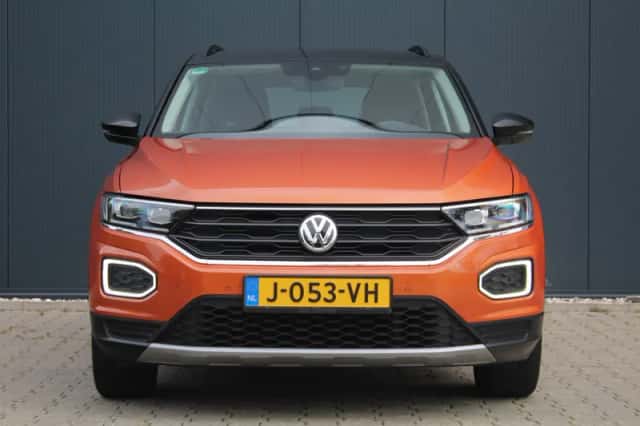 Volkswagen T-Roc (2018) thumbnail 2