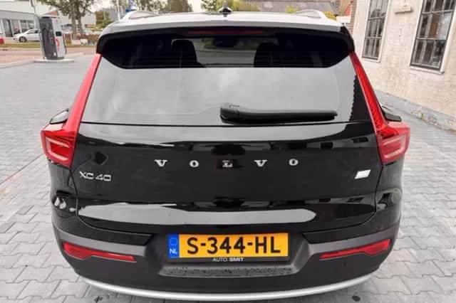 Volvo XC40 (2023) thumbnail 5