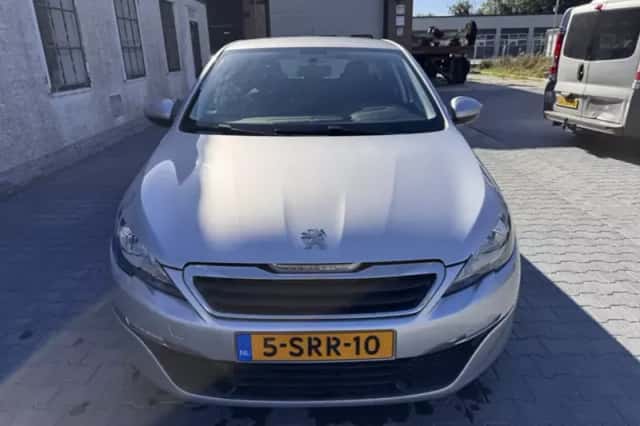 Peugeot 308 (2013) thumbnail 6