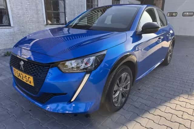 Peugeot e-208 (2023) thumbnail 1