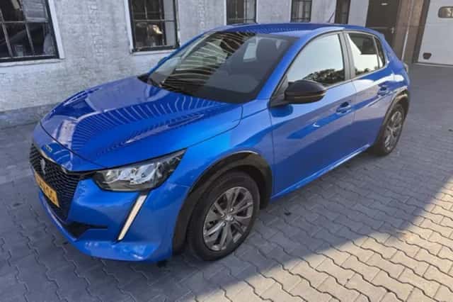 Peugeot e-208 (2023) thumbnail 2