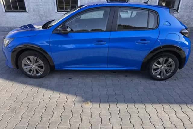 Peugeot e-208 (2023) thumbnail 3