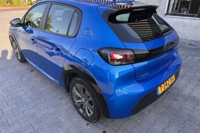 Peugeot e-208 (2023) thumbnail 4