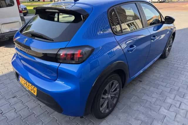 Peugeot e-208 (2023) thumbnail 6